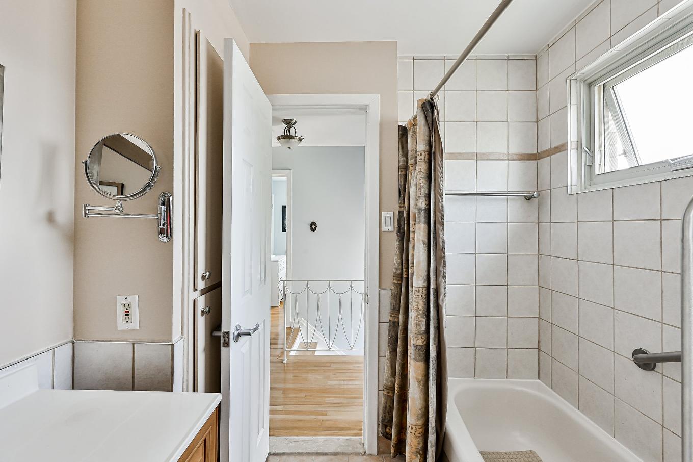 Bathroom - 1008 Rue Violette, Laval (Sainte-Dorothée), QC - Indoor Photo Showing Bathroom