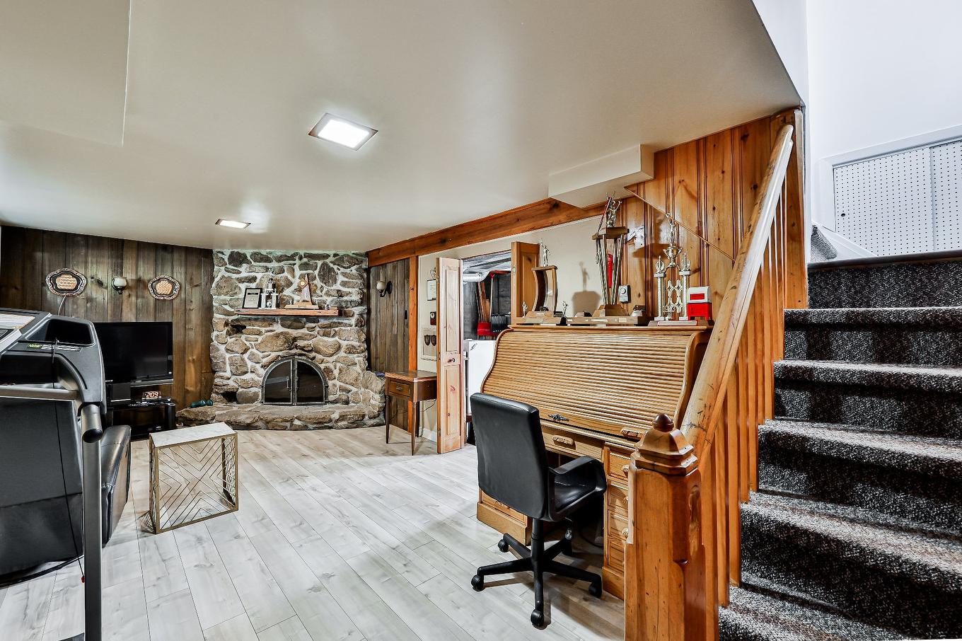 Family room - 1008 Rue Violette, Laval (Sainte-Dorothée), QC - Indoor Photo Showing Other Room With Fireplace
