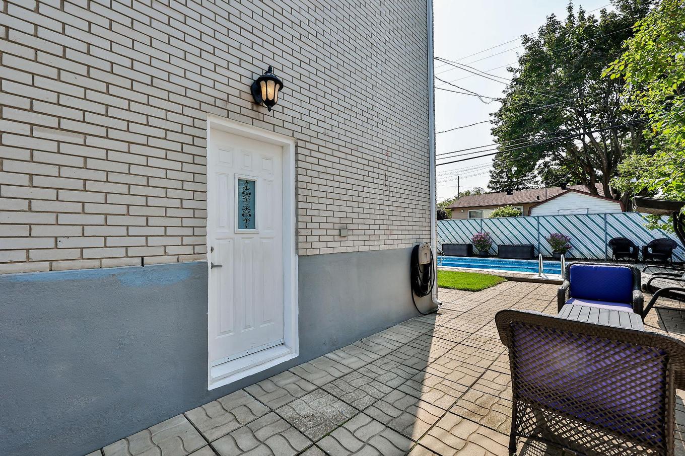 Exterior entrance - 1008 Rue Violette, Laval (Sainte-Dorothée), QC - Outdoor With Exterior