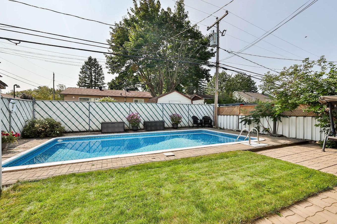 Pool - 1008 Rue Violette, Laval (Sainte-Dorothée), QC - Outdoor With In Ground Pool With Backyard