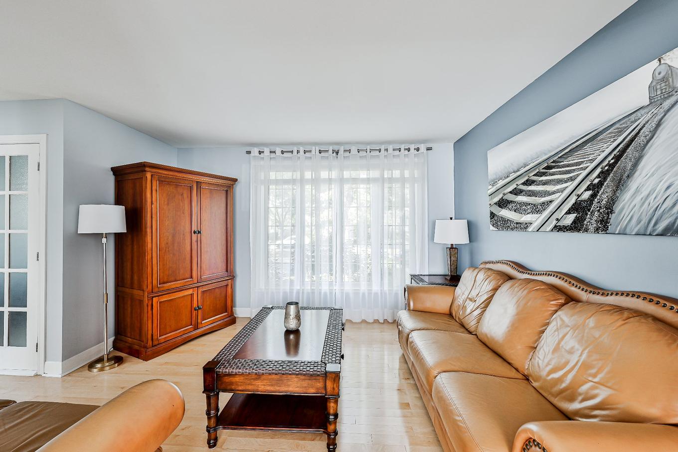 Living room - 1008 Rue Violette, Laval (Sainte-Dorothée), QC - Indoor Photo Showing Living Room