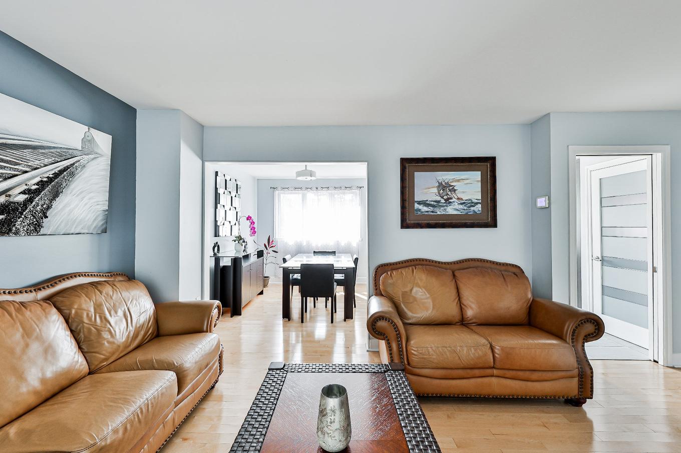 Living room - 1008 Rue Violette, Laval (Sainte-Dorothée), QC - Indoor Photo Showing Living Room