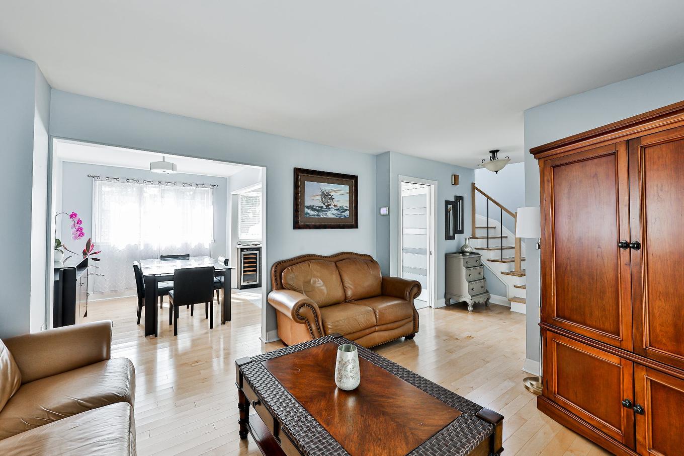 Living room - 1008 Rue Violette, Laval (Sainte-Dorothée), QC - Indoor Photo Showing Living Room