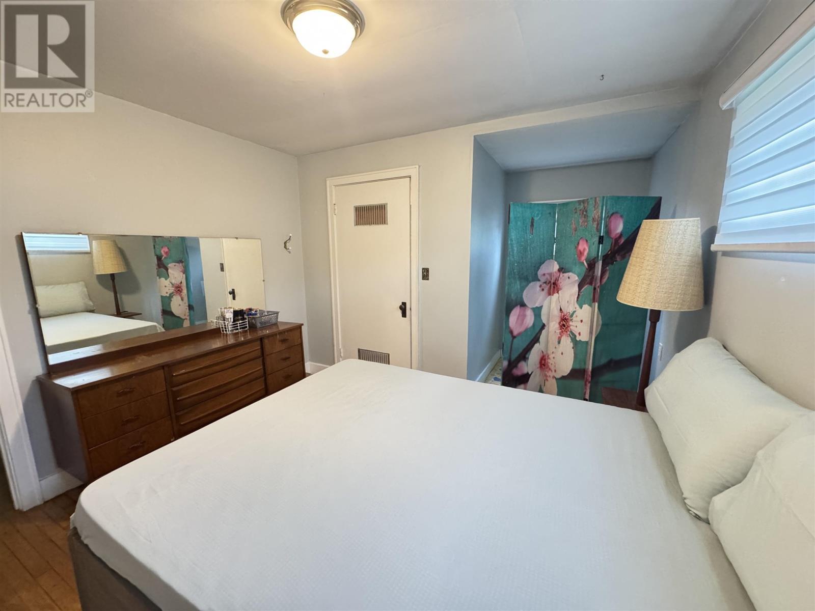 18 Hillcrest Ave, Wawa, ON - Indoor Photo Showing Bedroom