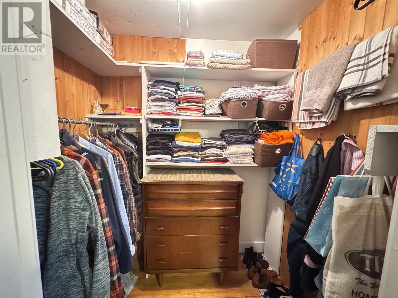 18 Hillcrest Ave, Wawa, ON - Indoor With Storage