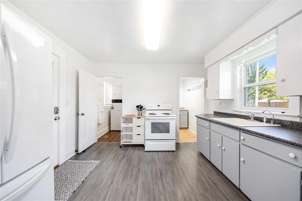 326 Michigan Avenue, Point Edward, ON