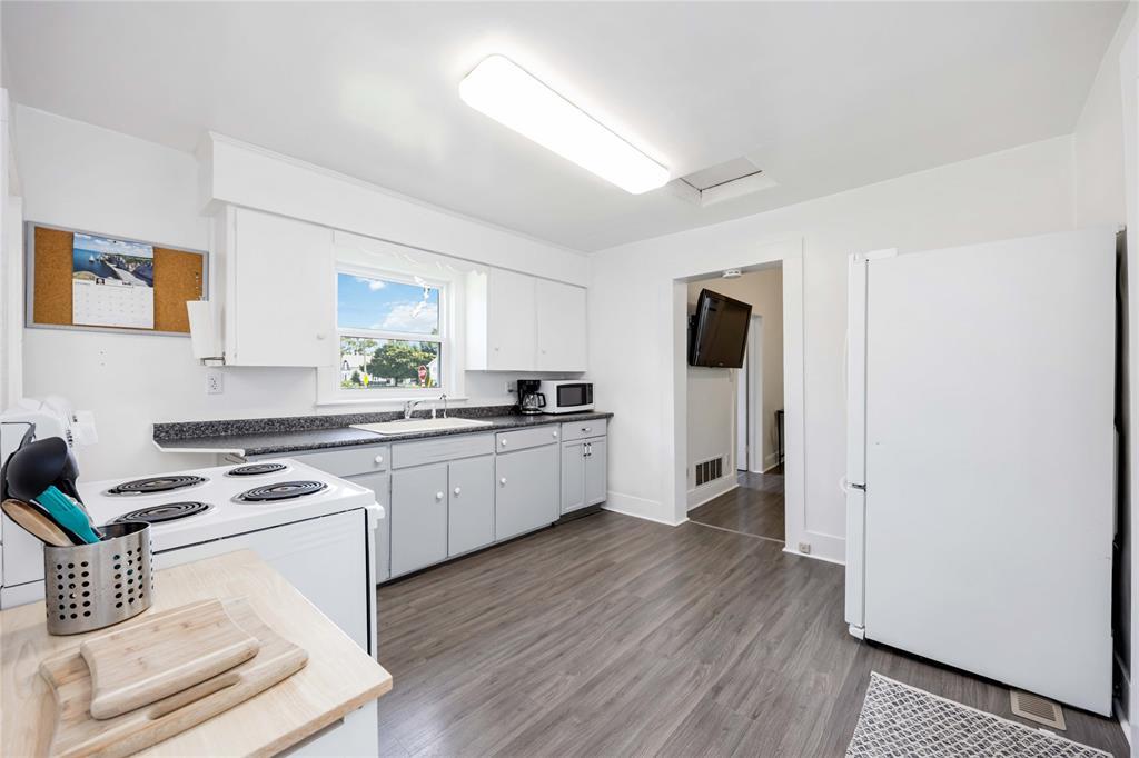 326 Michigan Avenue, Point Edward, ON