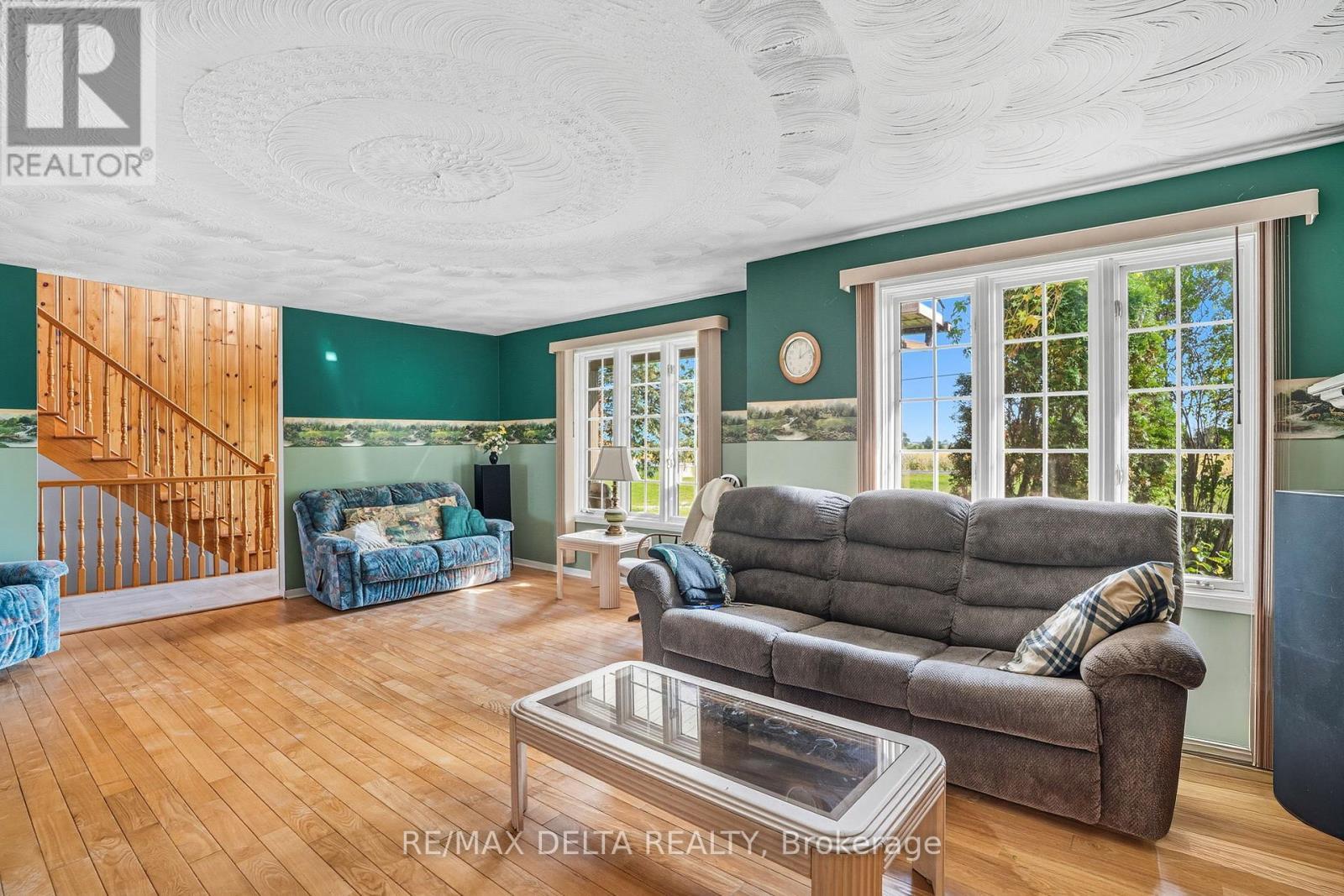 4254 Conc 20 Concession, The Nation, ON - Indoor Photo Showing Living Room