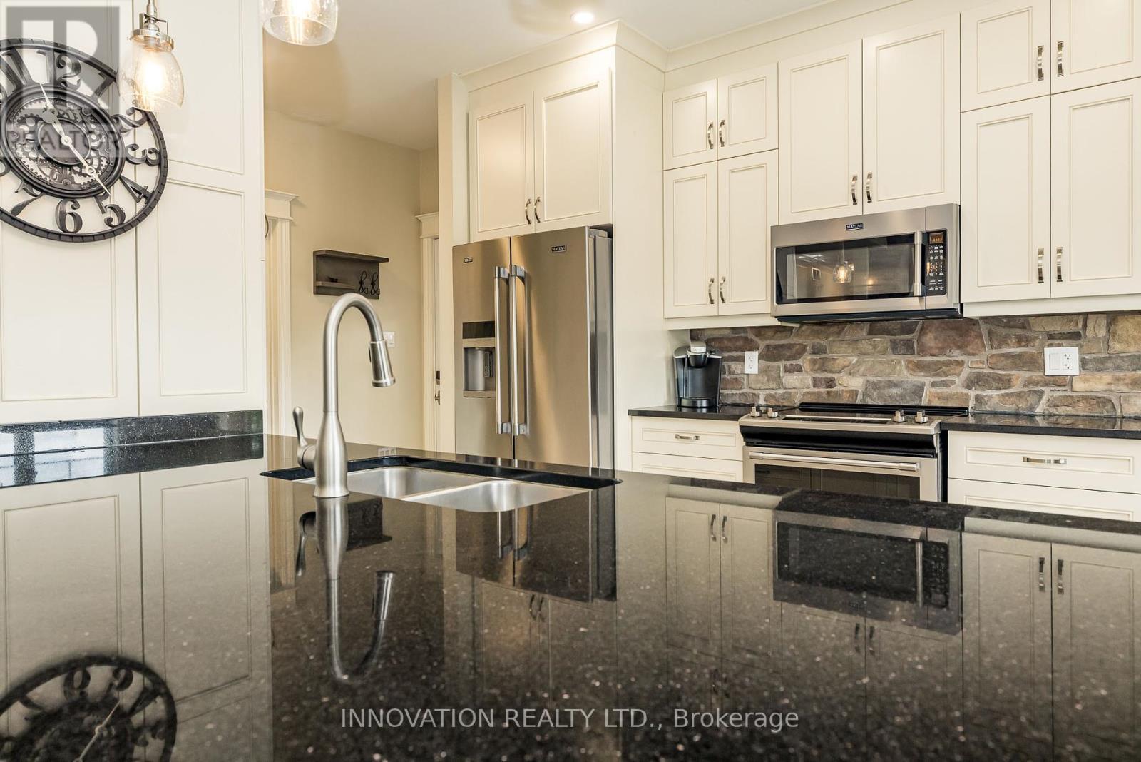 103 A Carriage Landing Drive, Horton, ON - Indoor Photo Showing Kitchen With Double Sink With Upgraded Kitchen
