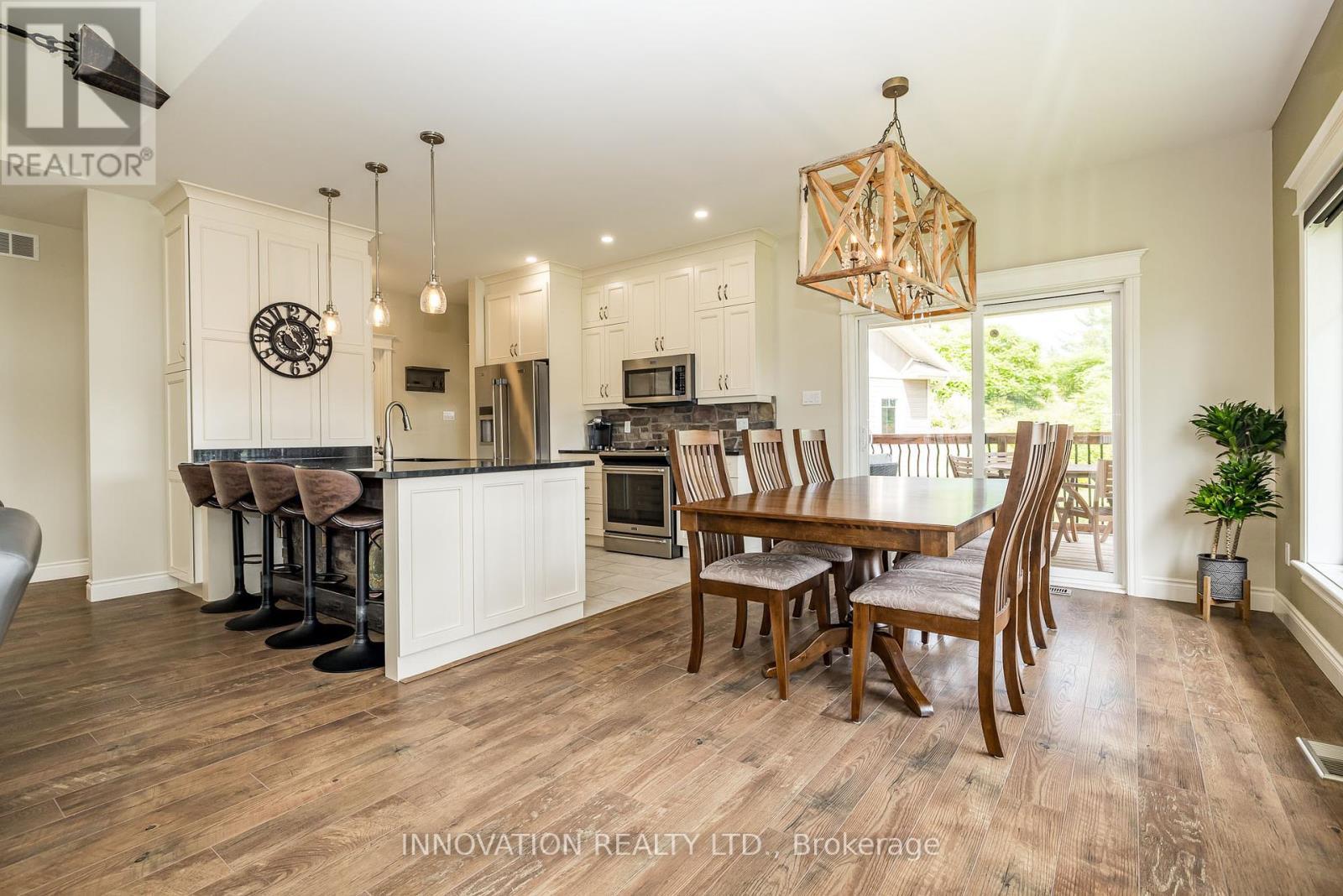 103 A Carriage Landing Drive, Horton, ON - Indoor Photo Showing Dining Room