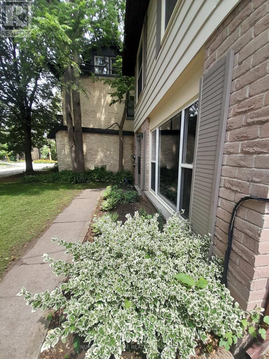 7 Horn Street, London South (South F), ON - Outdoor