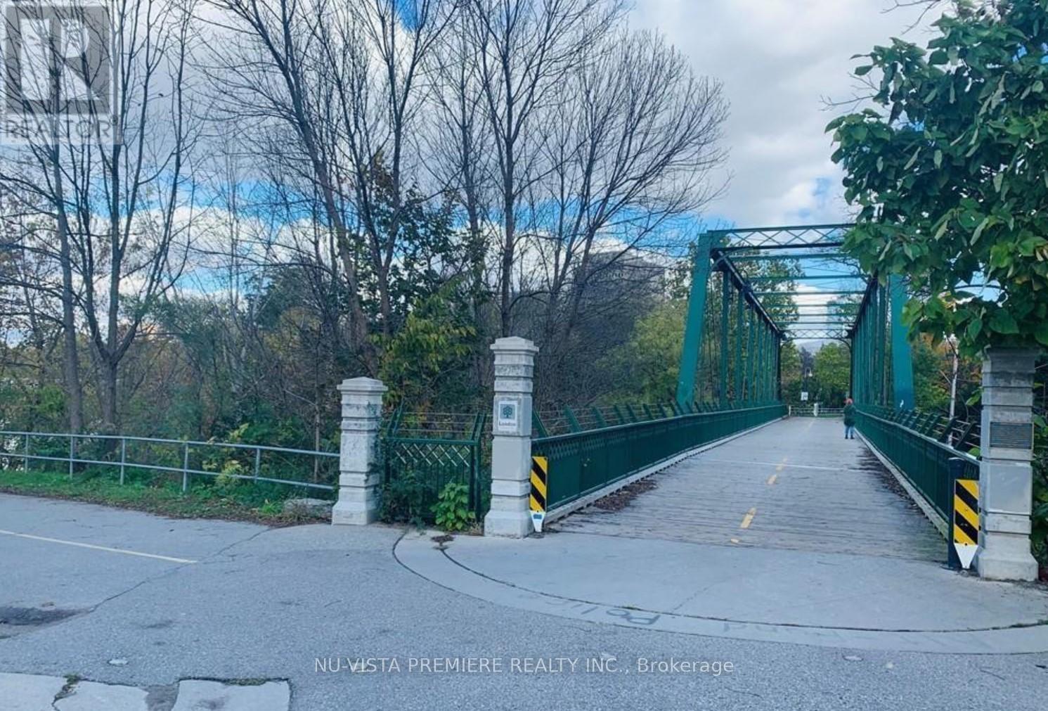 7 Horn Street, London South (South F), ON - Outdoor