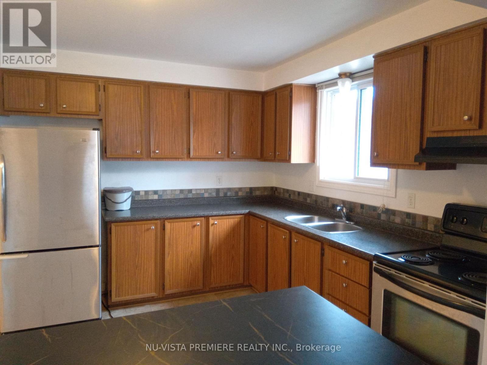 7 Horn Street, London South (South F), ON - Indoor Photo Showing Kitchen With Double Sink