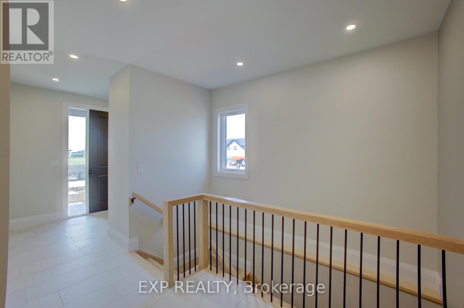 91 Bedell Drive, Mapleton, ON - Indoor Photo Showing Other Room