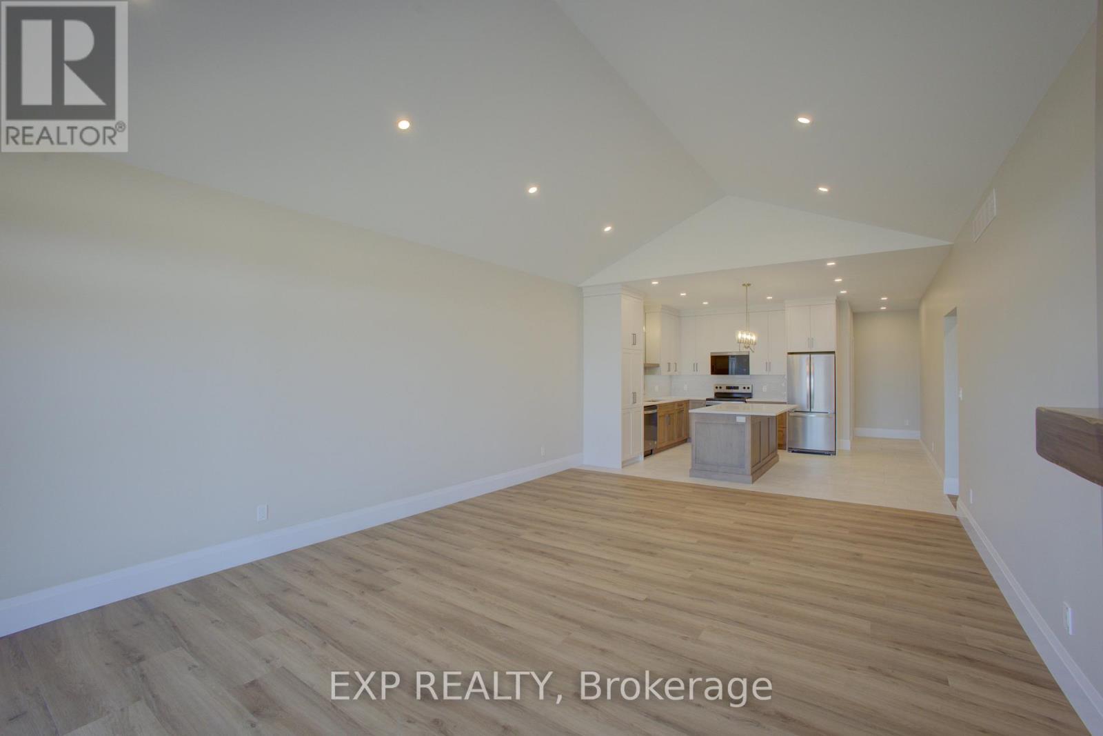 91 Bedell Drive, Mapleton, ON - Indoor Photo Showing Other Room