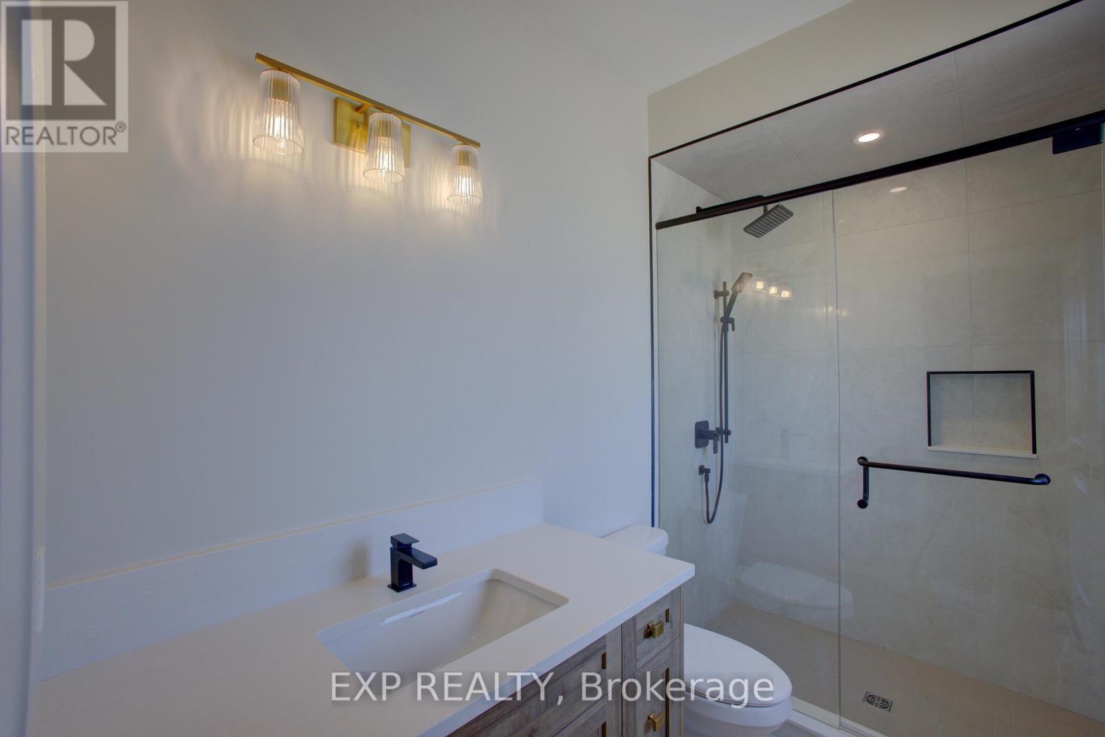 91 Bedell Drive, Mapleton, ON - Indoor Photo Showing Bathroom