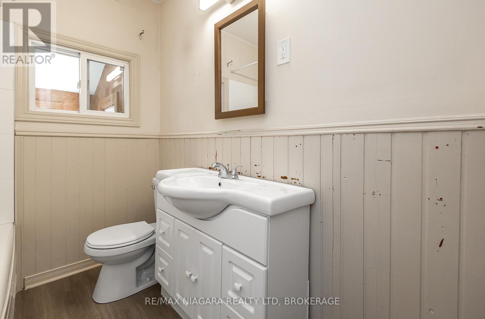 971 Hwy 3, Port Colborne (Sherkston), ON - Indoor Photo Showing Bathroom