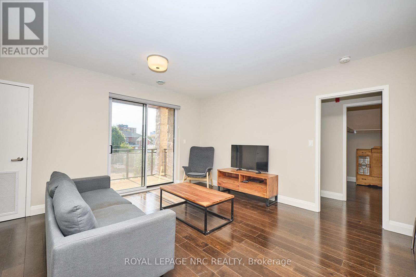 Open concept living room. - 304 - 26 Wellington Street, St. Catharines (Downtown), ON - Indoor Photo Showing Living Room