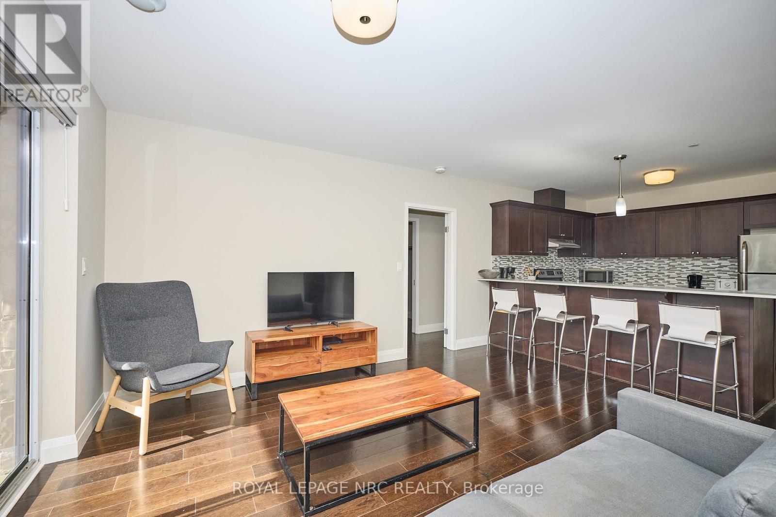 Open concept design. - 304 - 26 Wellington Street, St. Catharines (Downtown), ON - Indoor Photo Showing Other Room