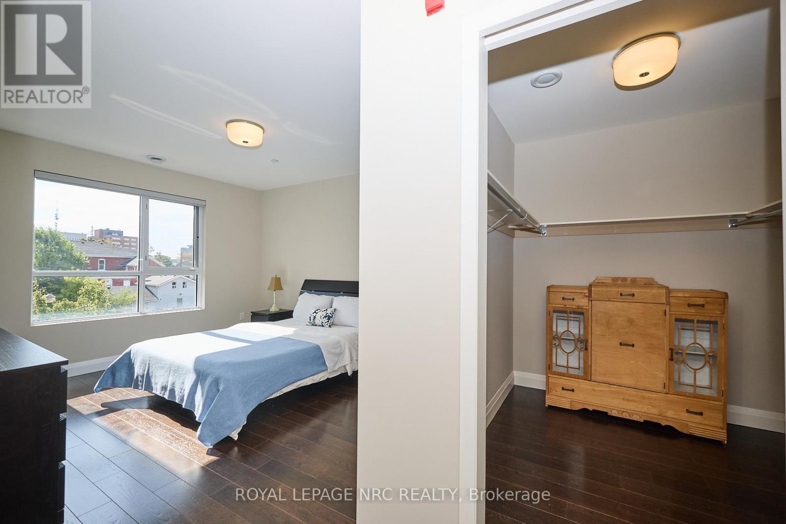 Spacious master suite. - 304 - 26 Wellington Street, St. Catharines (Downtown), ON - Indoor Photo Showing Bedroom