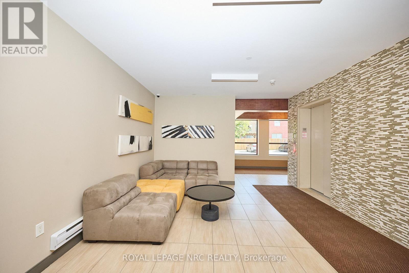 Inviting reception area. - 304 - 26 Wellington Street, St. Catharines (Downtown), ON - Indoor Photo Showing Other Room