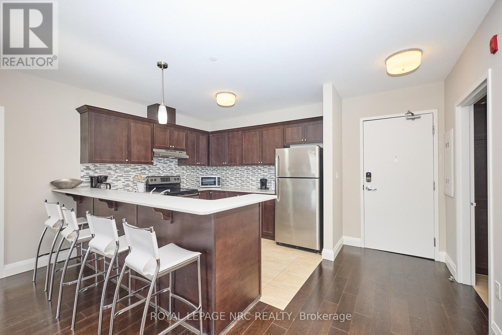 Fully stocked kitchen essentials! - 304 - 26 Wellington Street, St. Catharines (Downtown), ON - Indoor Photo Showing Kitchen With Stainless Steel Kitchen