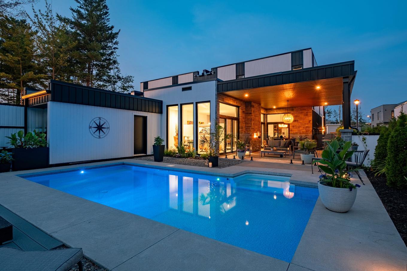 Back facade - 612 Rue Du Chardonnay, Sherbrooke (Les Nations), QC - Outdoor With In Ground Pool