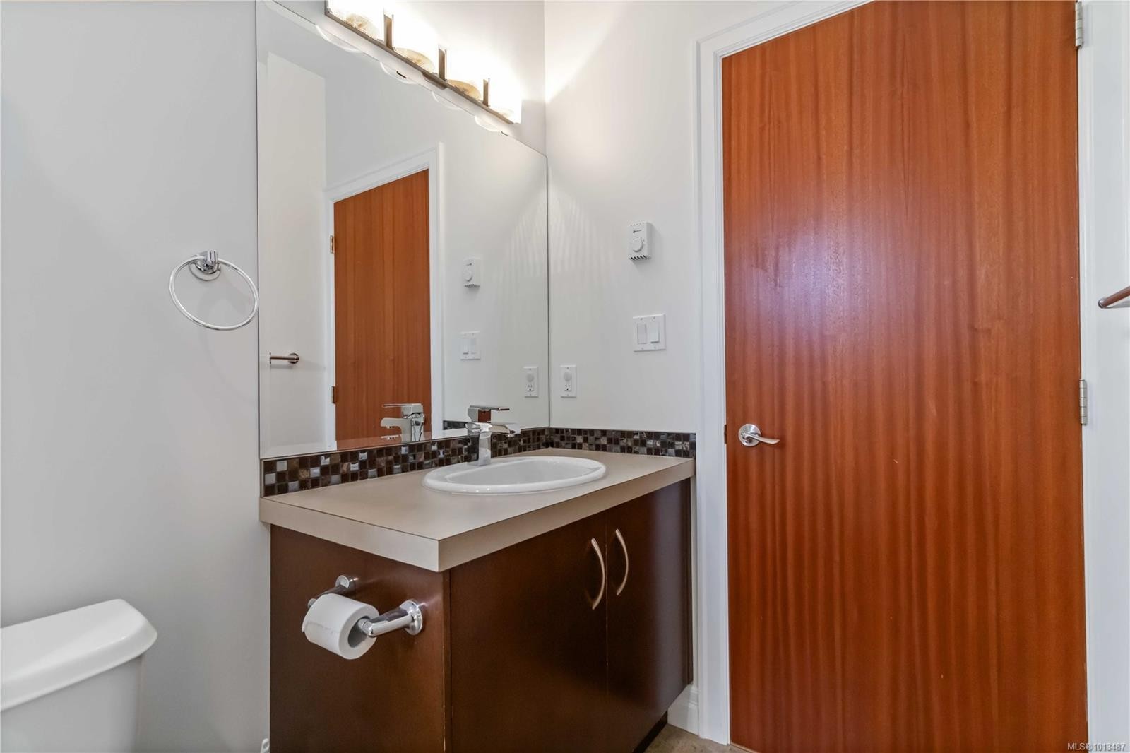 4-1827 Fairfield Rd, Victoria, BC