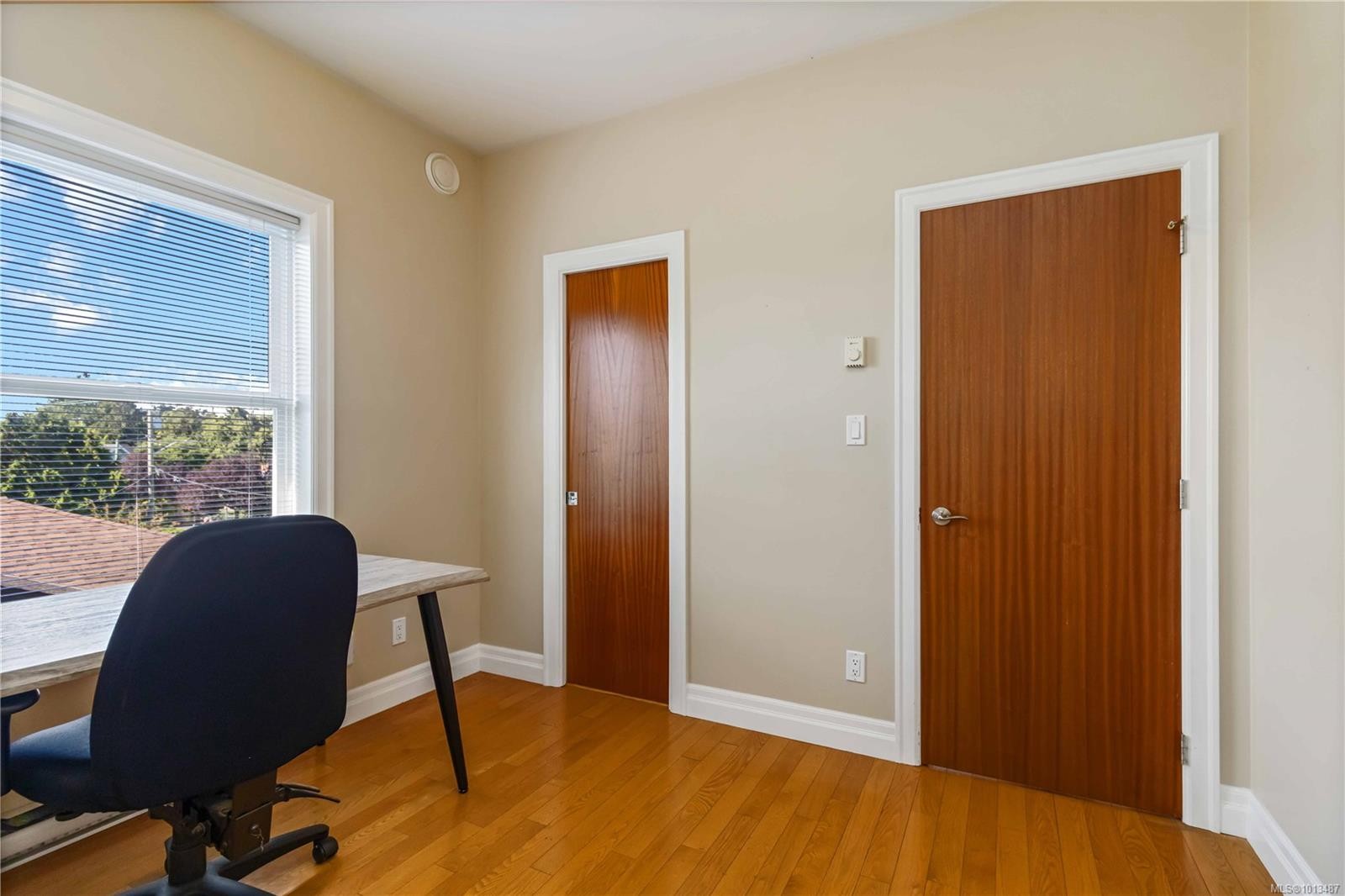 4-1827 Fairfield Rd, Victoria, BC