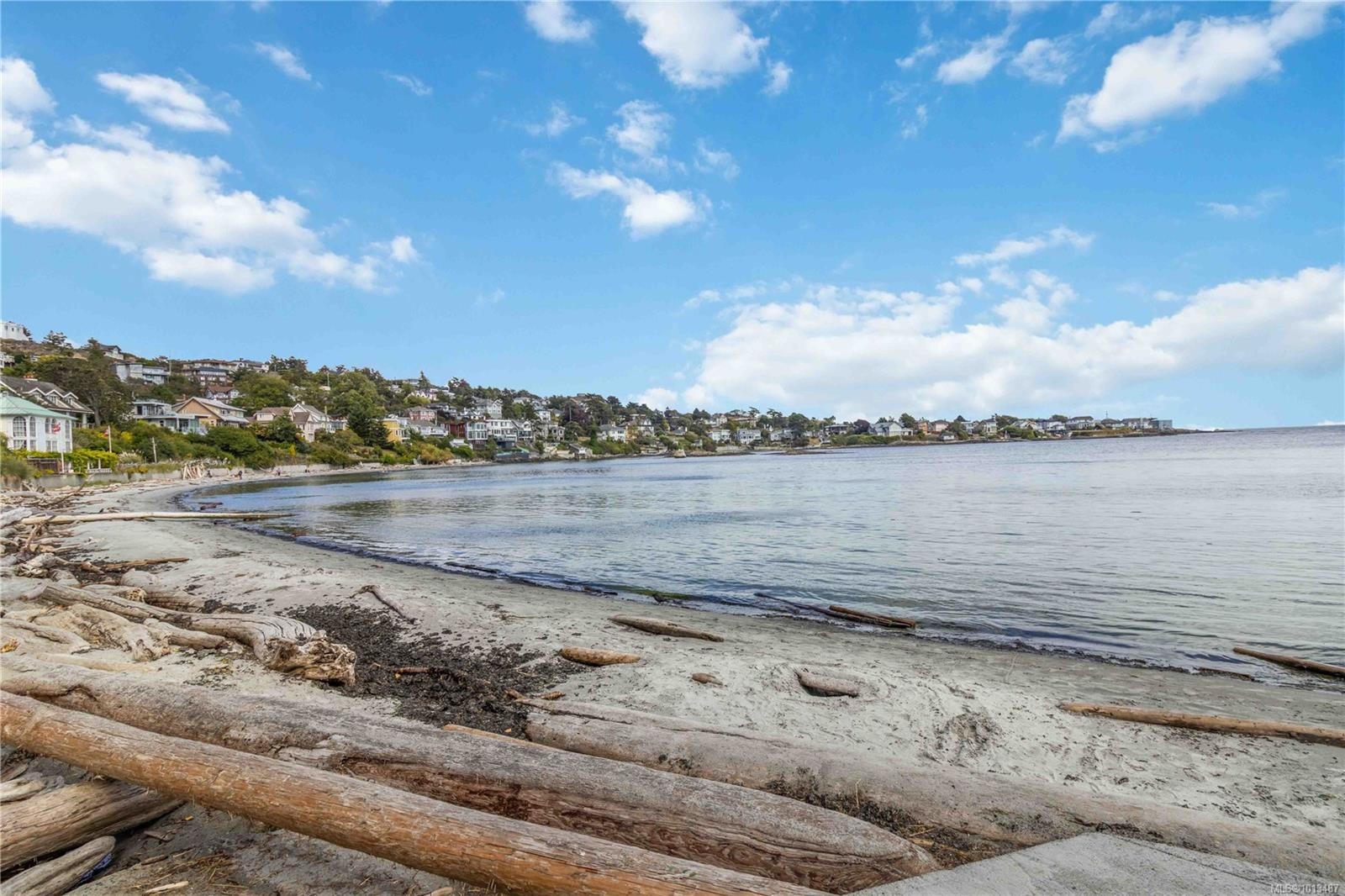 4-1827 Fairfield Rd, Victoria, BC