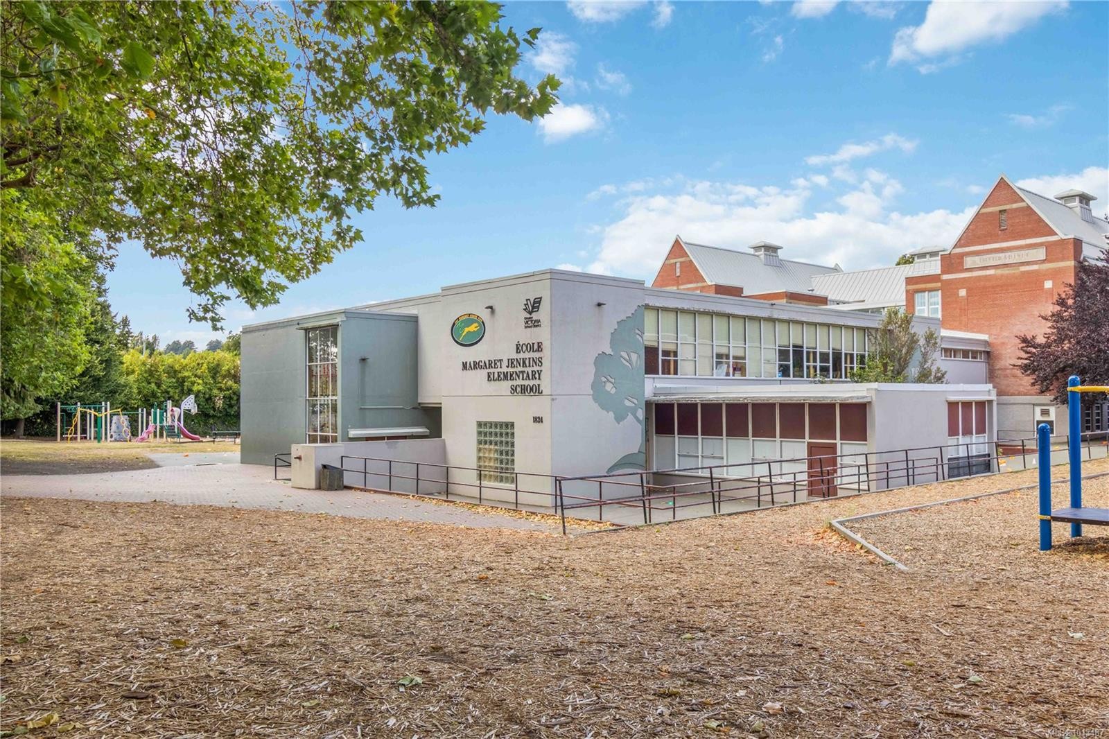 4-1827 Fairfield Rd, Victoria, BC