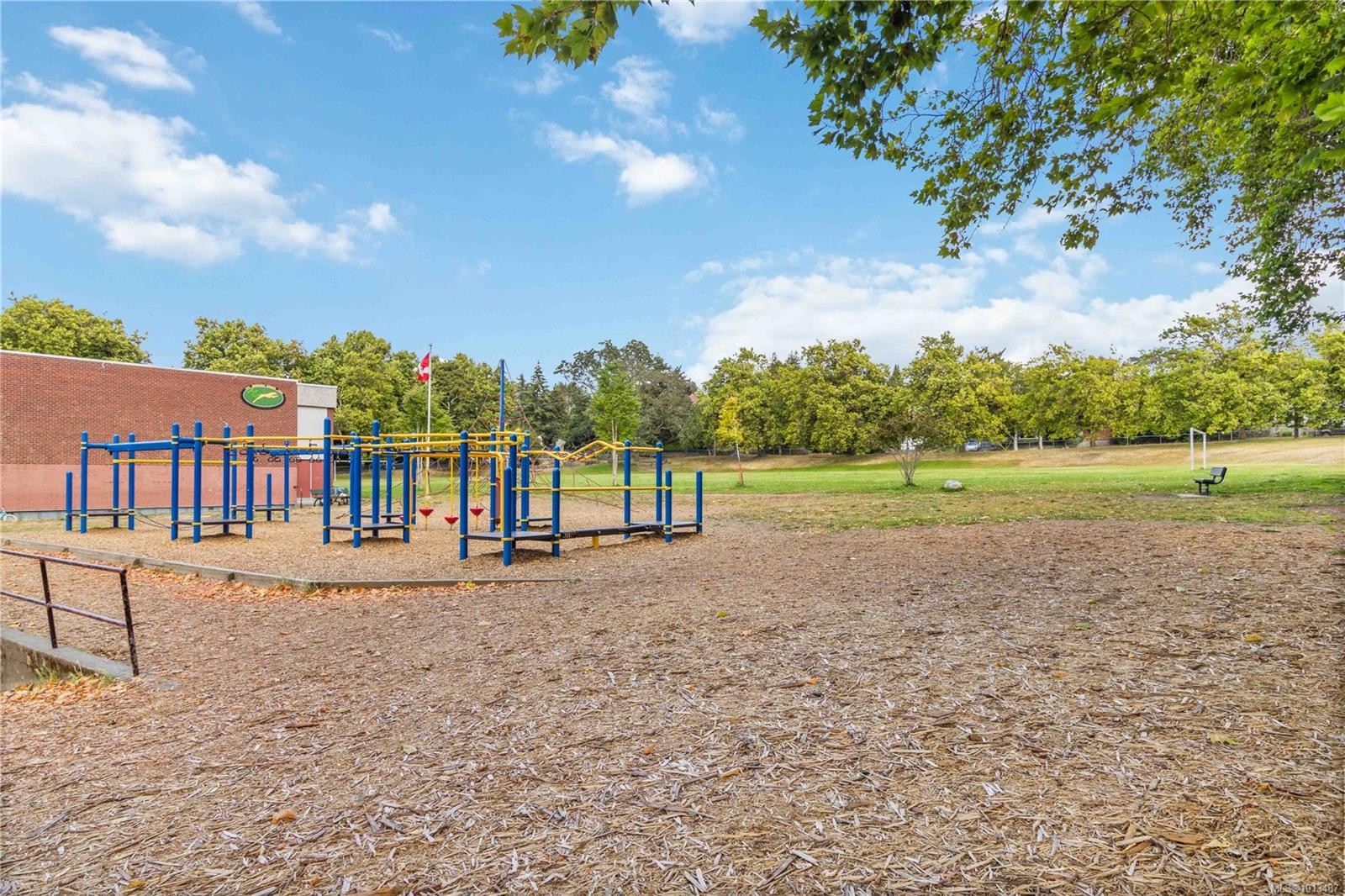 4-1827 Fairfield Rd, Victoria, BC