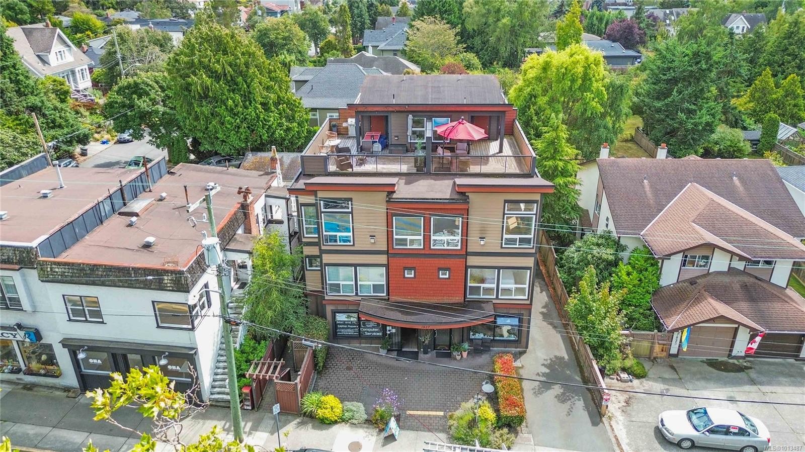 4-1827 Fairfield Rd, Victoria, BC