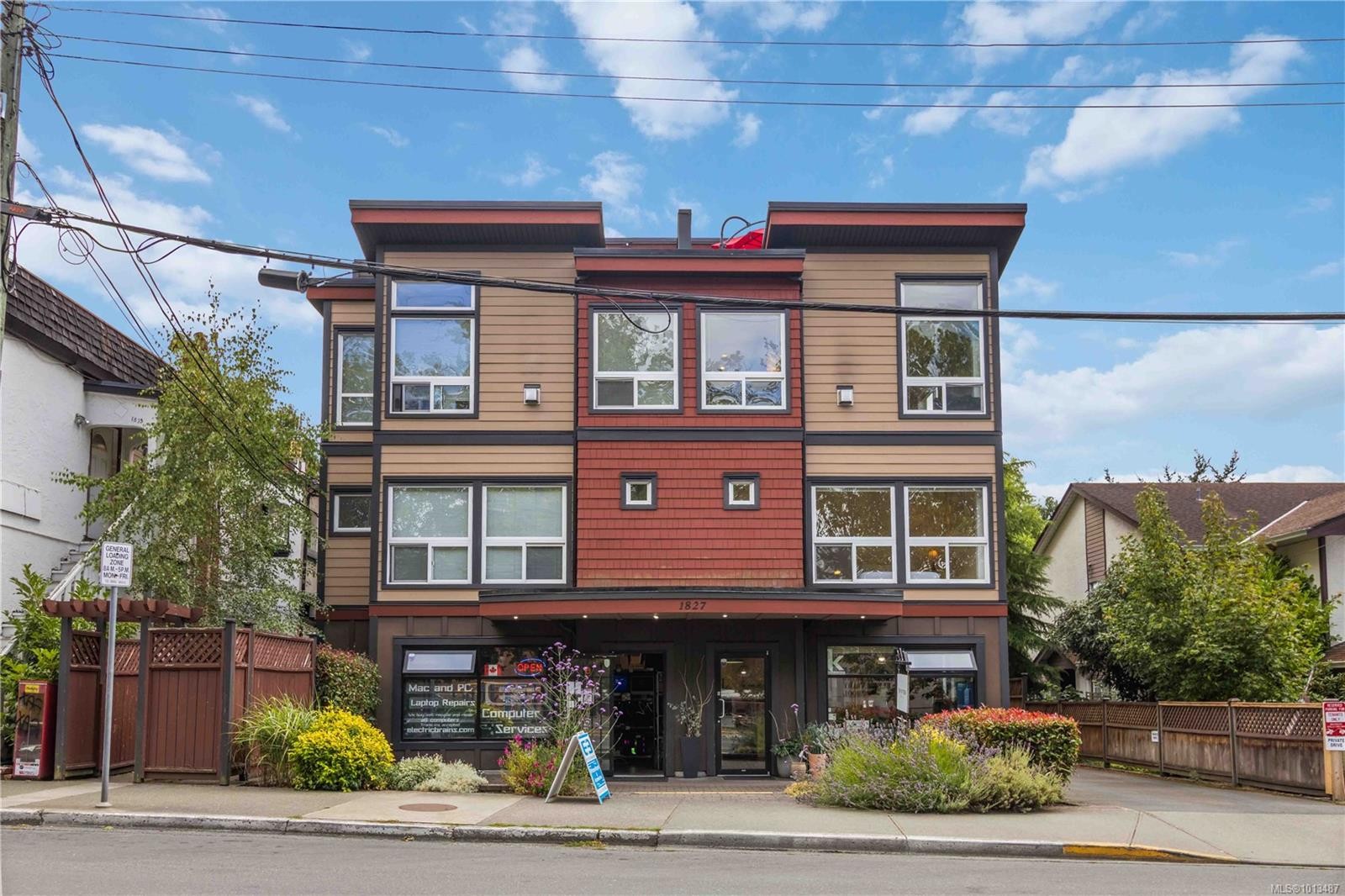 4-1827 Fairfield Rd, Victoria, BC