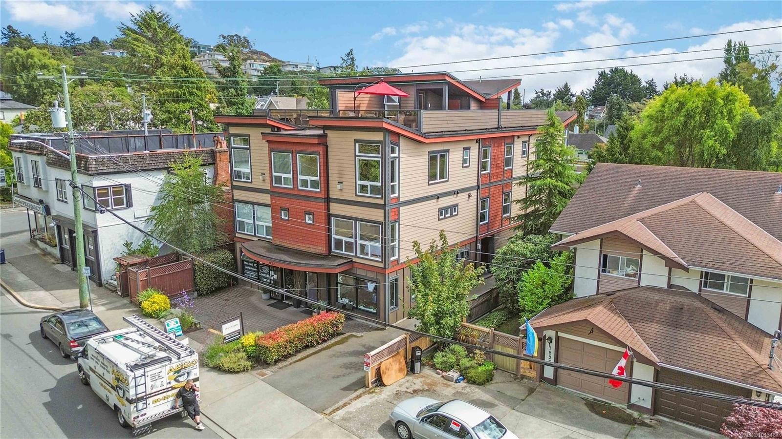 4-1827 Fairfield Rd, Victoria, BC