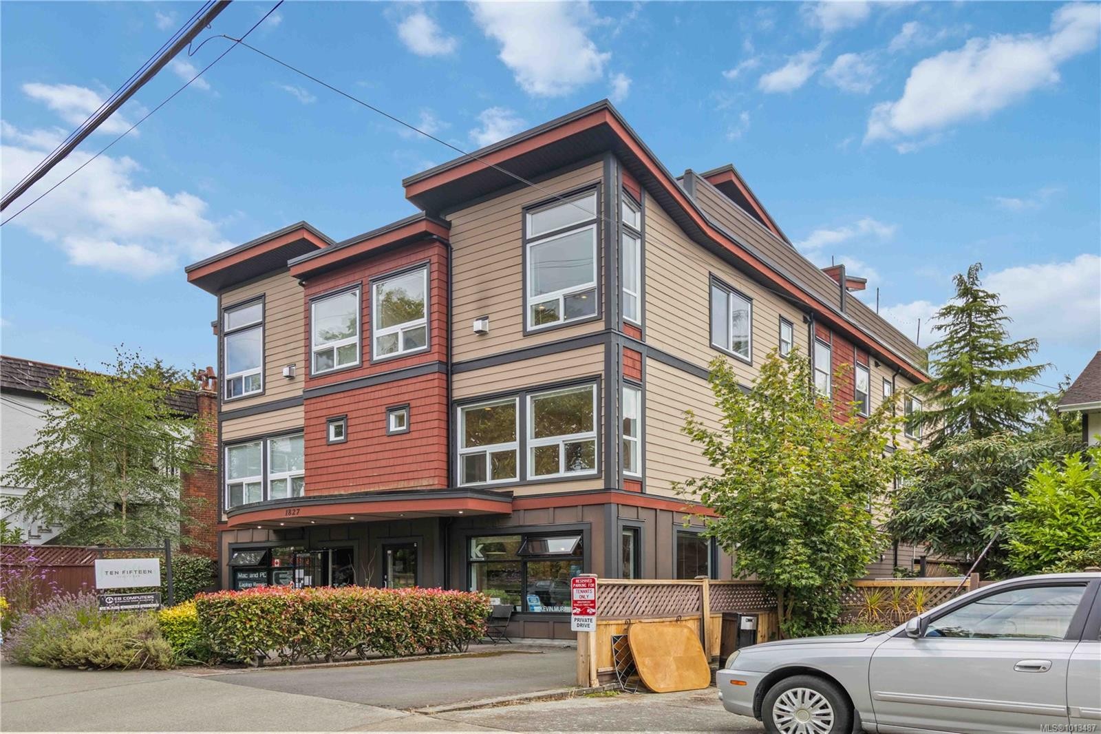 4-1827 Fairfield Rd, Victoria, BC