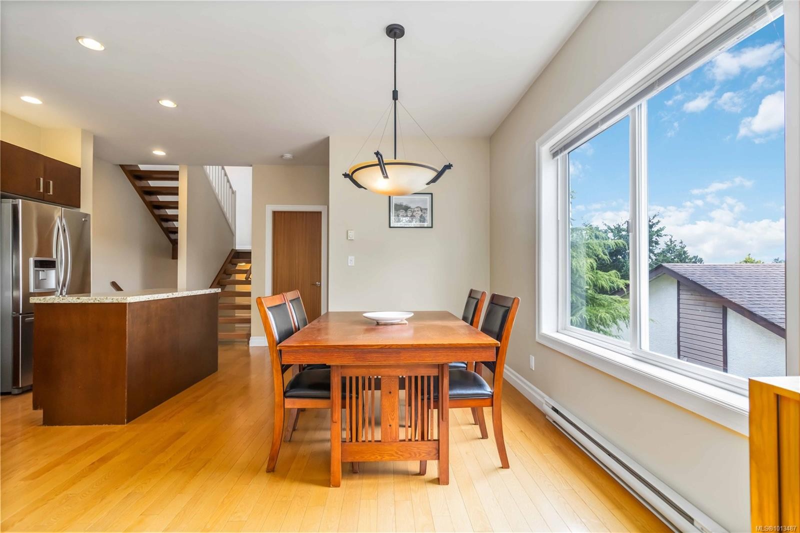 4-1827 Fairfield Rd, Victoria, BC