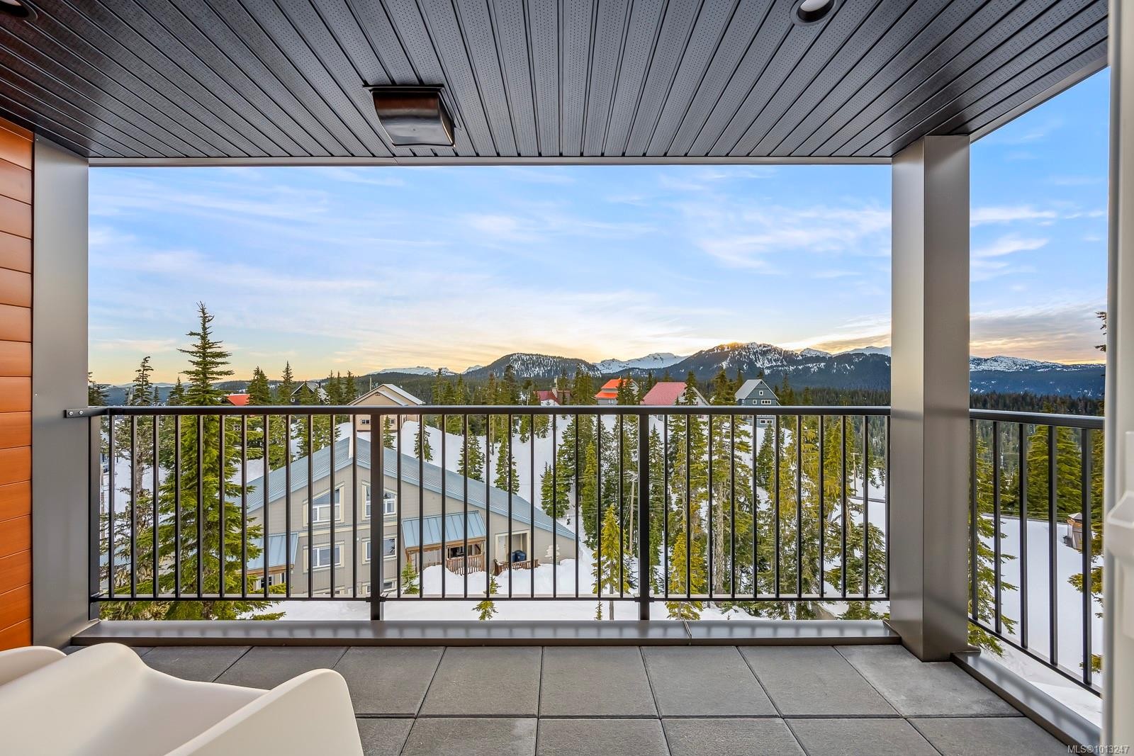 303-695 Castle Crag Cres, Courtenay, BC - Outdoor With Balcony With View With Exterior