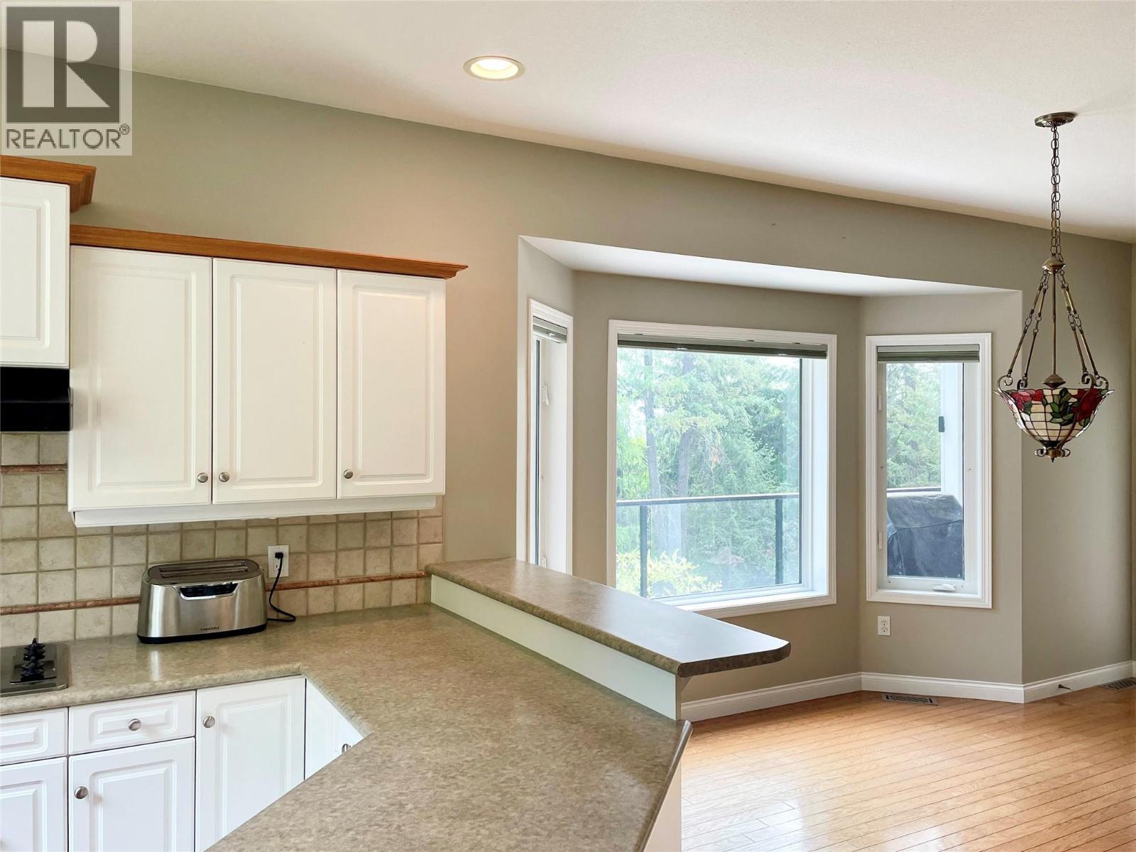 253 Chase Road, Christina Lake, BC - Indoor Photo Showing Kitchen