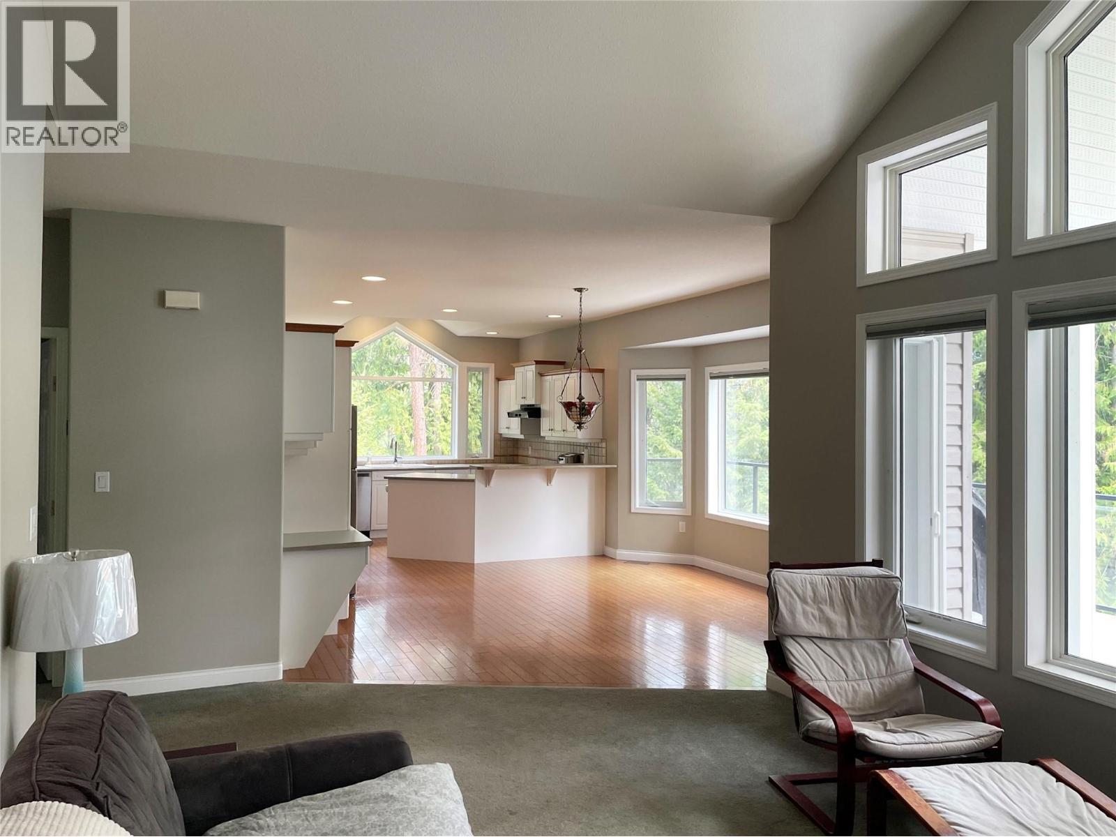 253 Chase Road, Christina Lake, BC - Indoor Photo Showing Living Room
