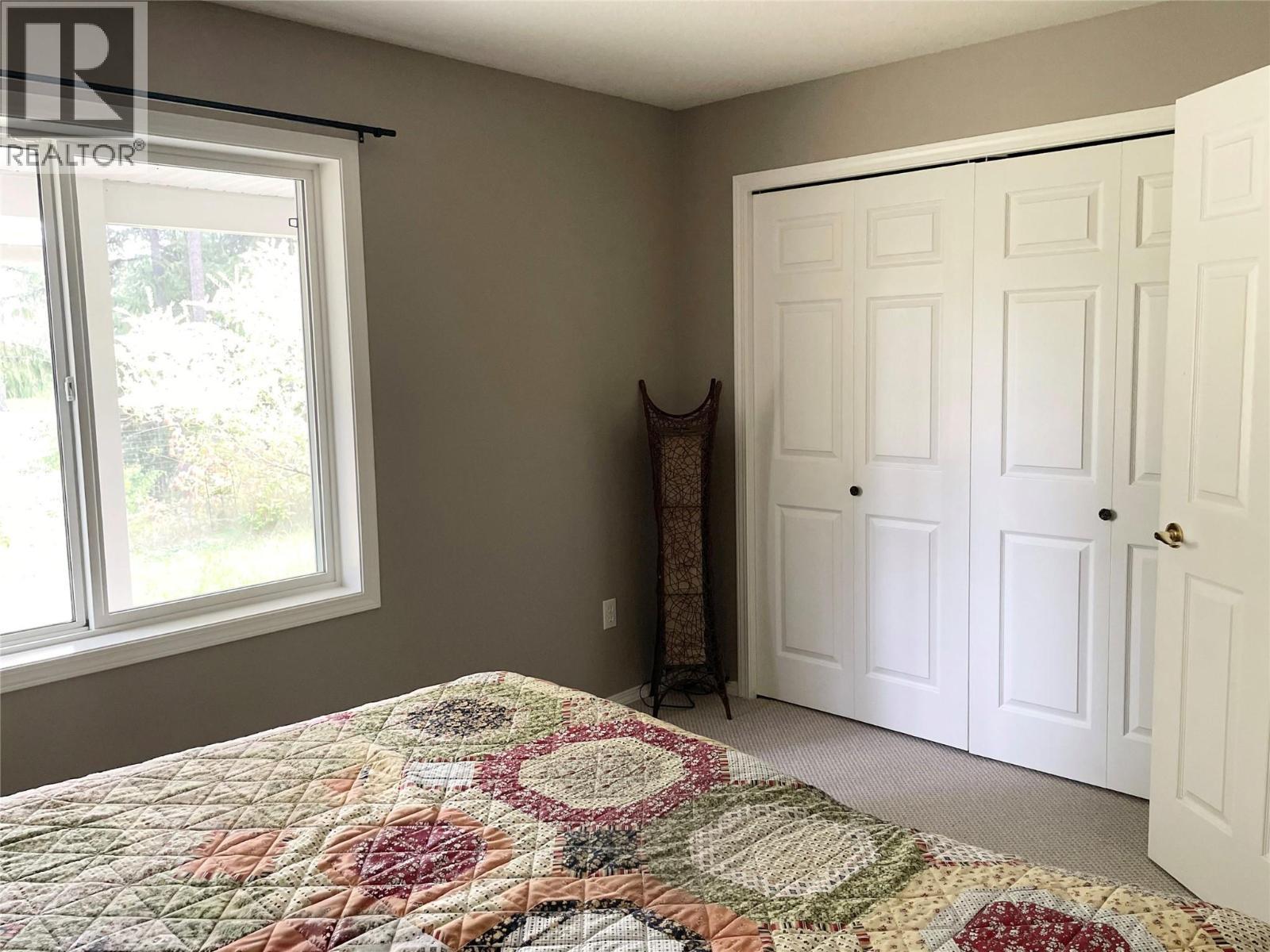 253 Chase Road, Christina Lake, BC - Indoor Photo Showing Bedroom