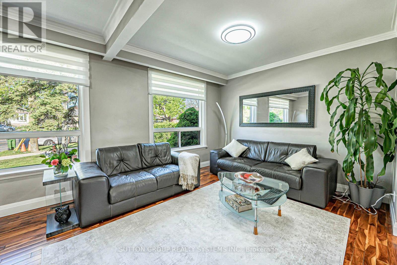 366 Renforth Drive, Toronto, ON - Indoor Photo Showing Living Room