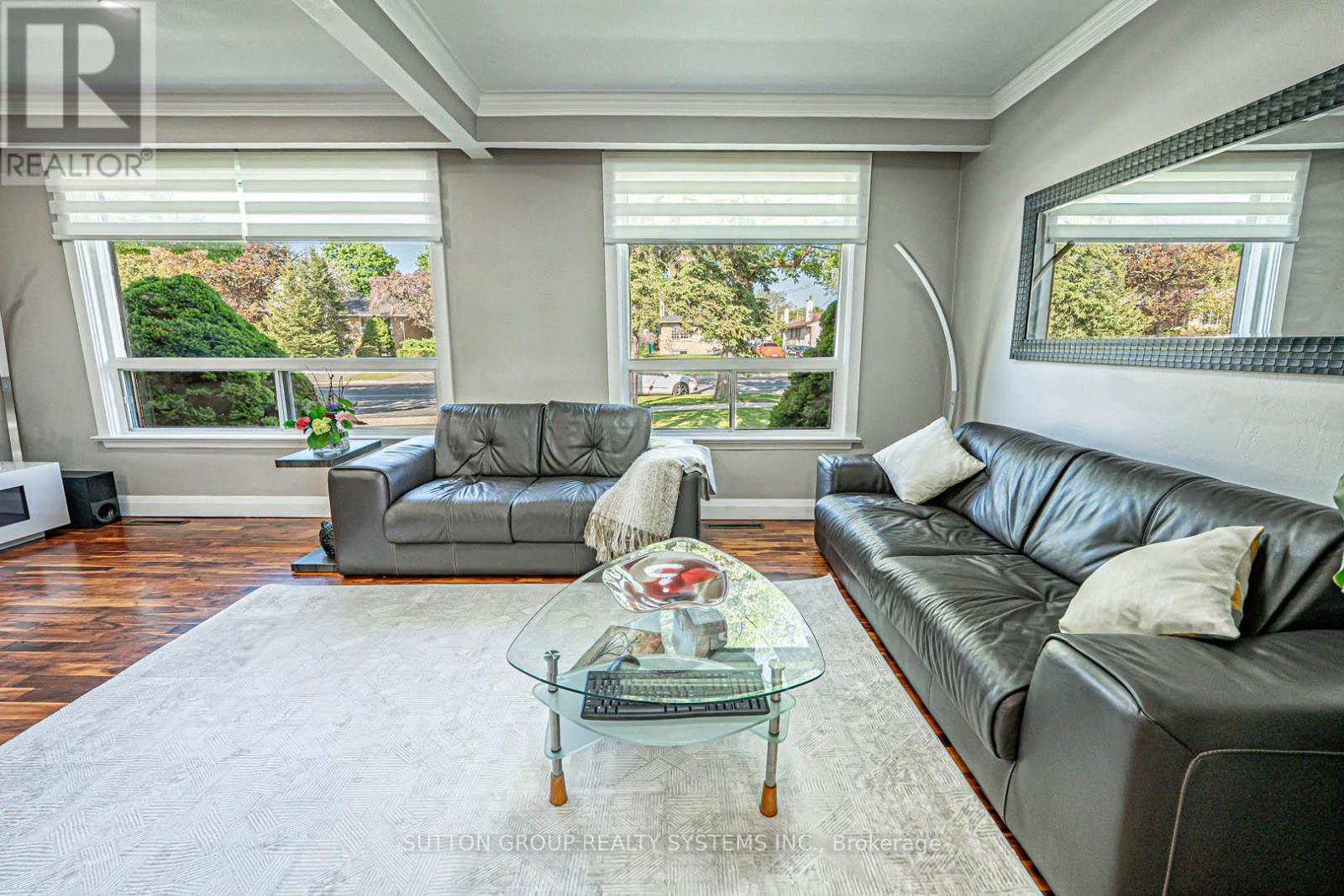 366 Renforth Drive, Toronto, ON - Indoor Photo Showing Living Room
