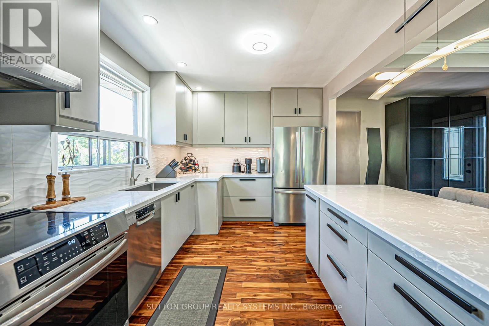 366 Renforth Drive, Toronto, ON - Indoor Photo Showing Kitchen With Upgraded Kitchen