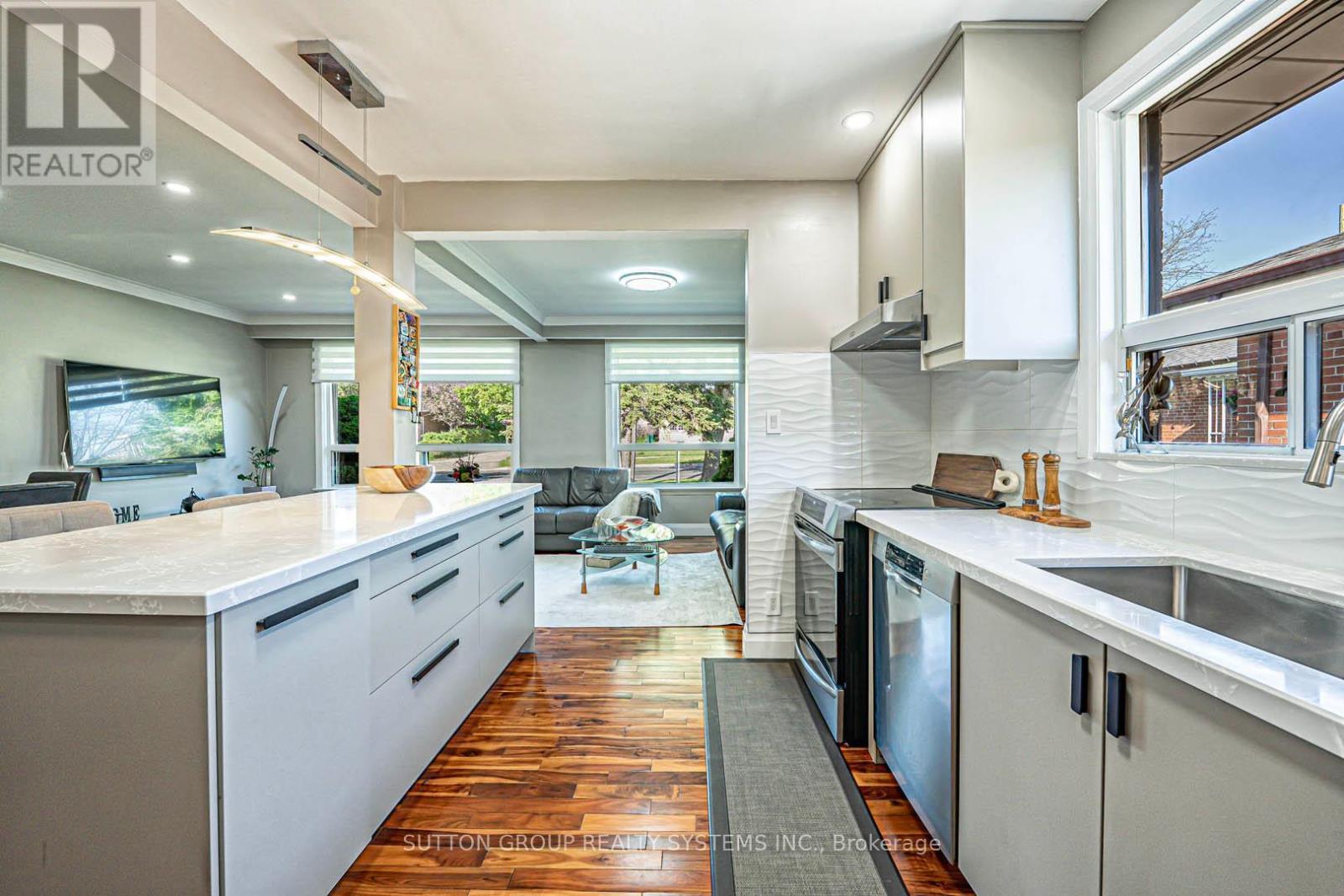 366 Renforth Drive, Toronto, ON - Indoor Photo Showing Kitchen With Upgraded Kitchen