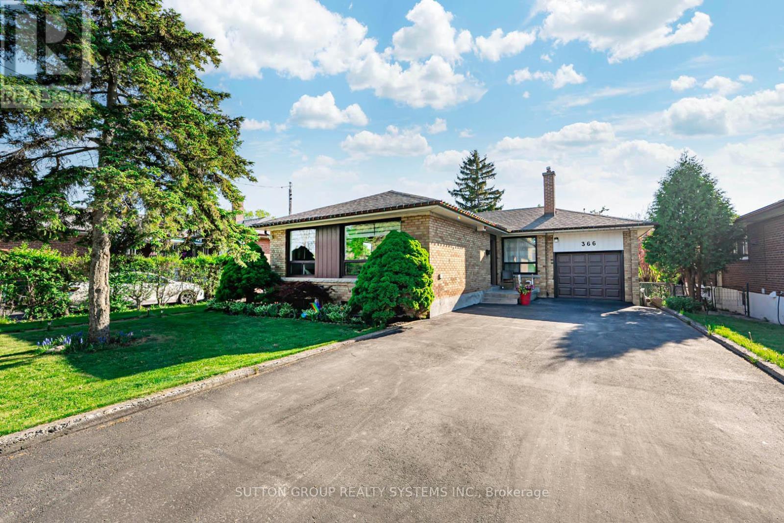 366 Renforth Drive, Toronto, ON - Outdoor