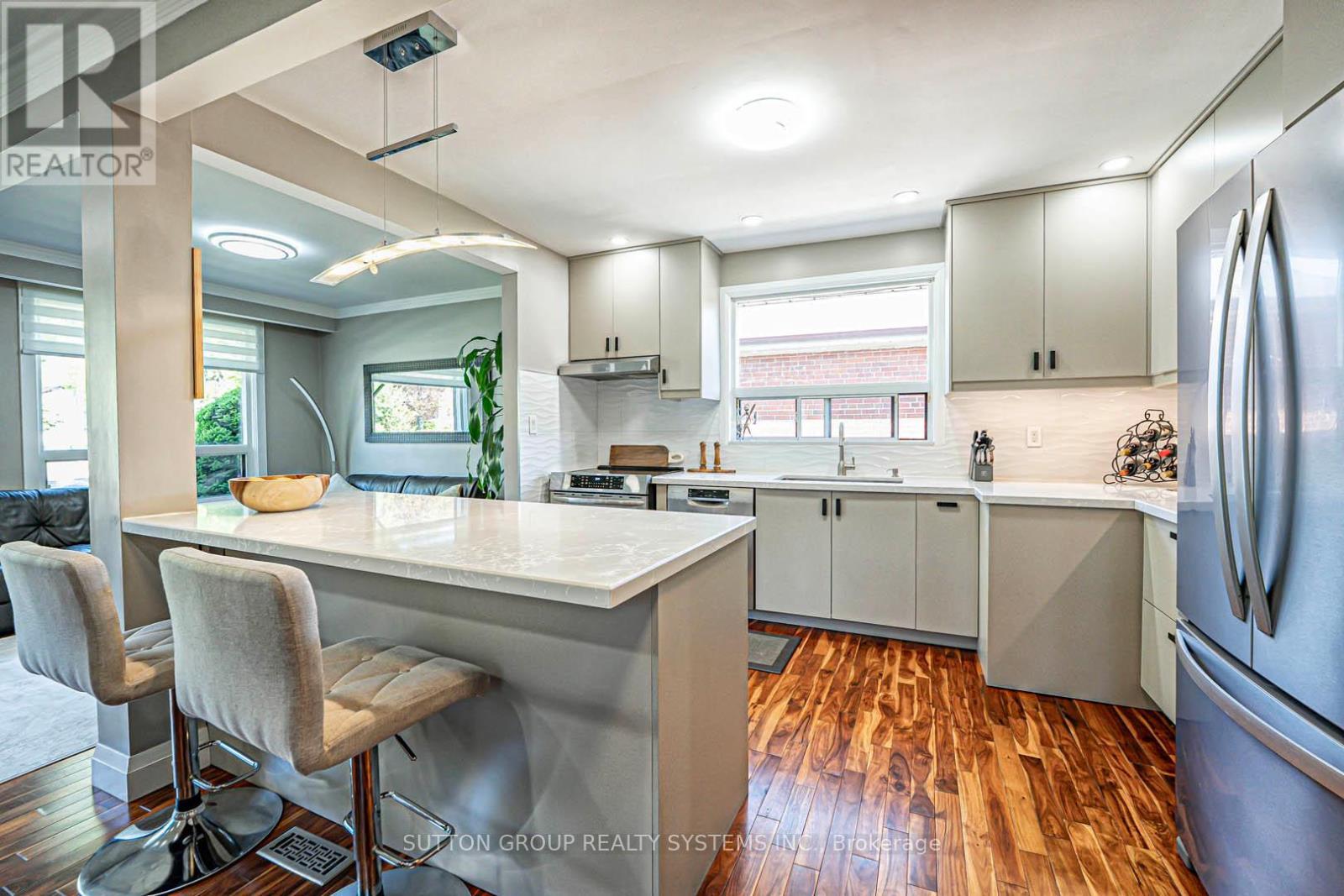 366 Renforth Drive, Toronto, ON - Indoor Photo Showing Kitchen With Upgraded Kitchen