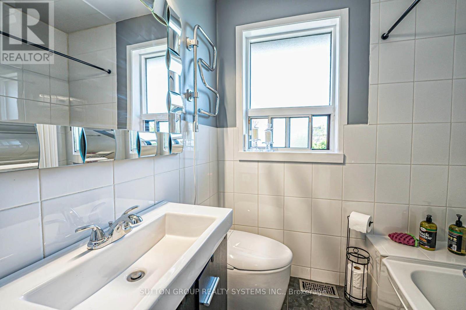 366 Renforth Drive, Toronto, ON - Indoor Photo Showing Bathroom