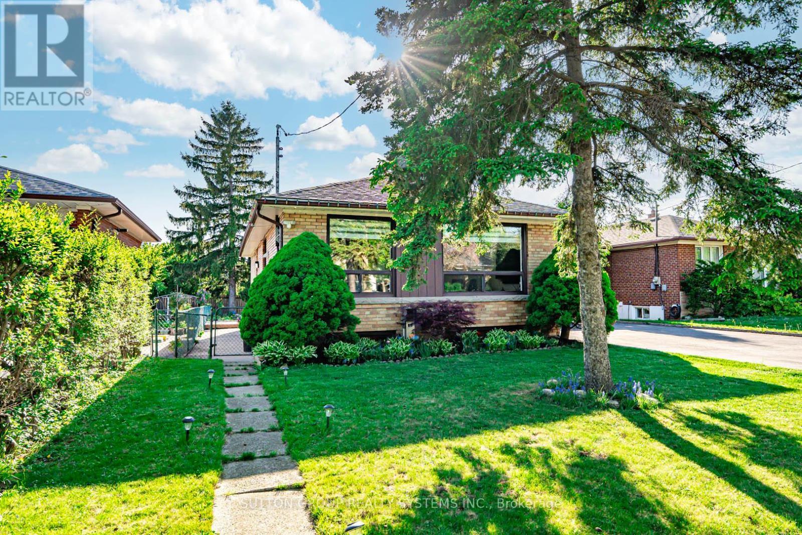 366 Renforth Drive, Toronto, ON - Outdoor
