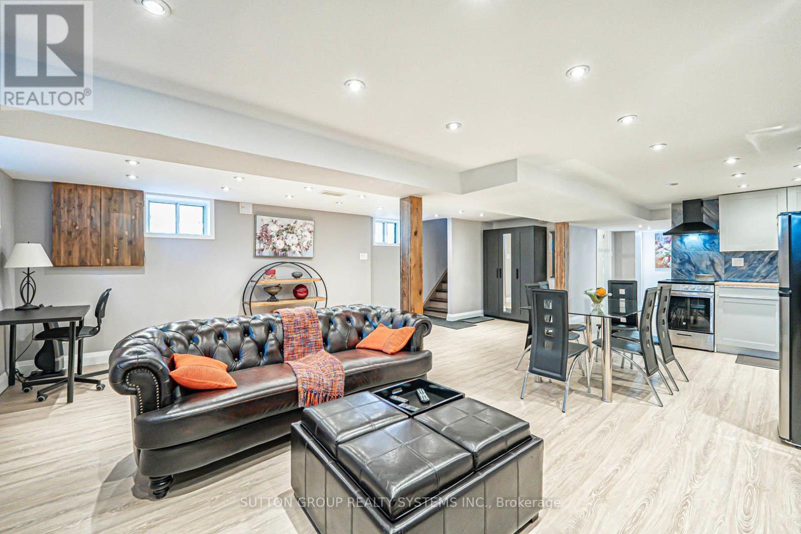 366 Renforth Drive, Toronto, ON - Indoor